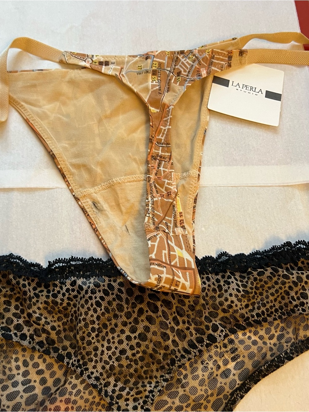La Perla Women’s Lace & Mesh bikinis, and thongs - 4 pair NEW X small 27/28in - Picture 16 of 16